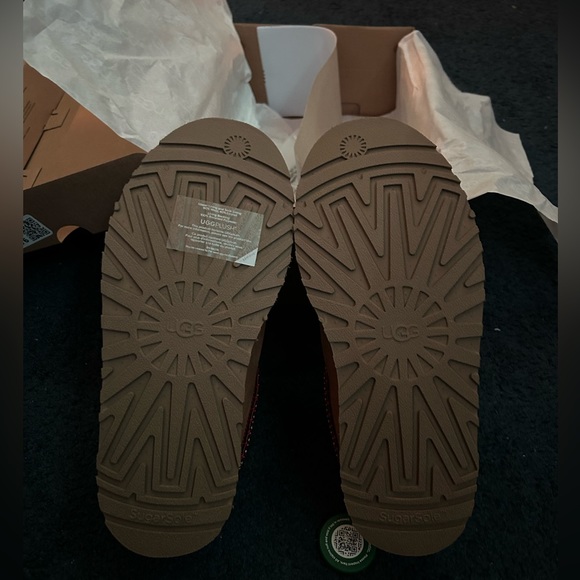 Holiday UGG Chestnut Tasman Regenerate Slippers - Picture 7 of 7